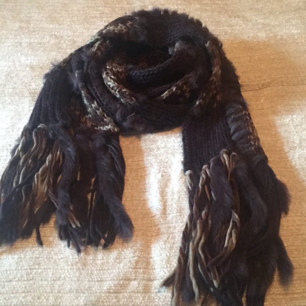 Beautiful & warm crocheted scarf with faux fur - Picture 2 of 4